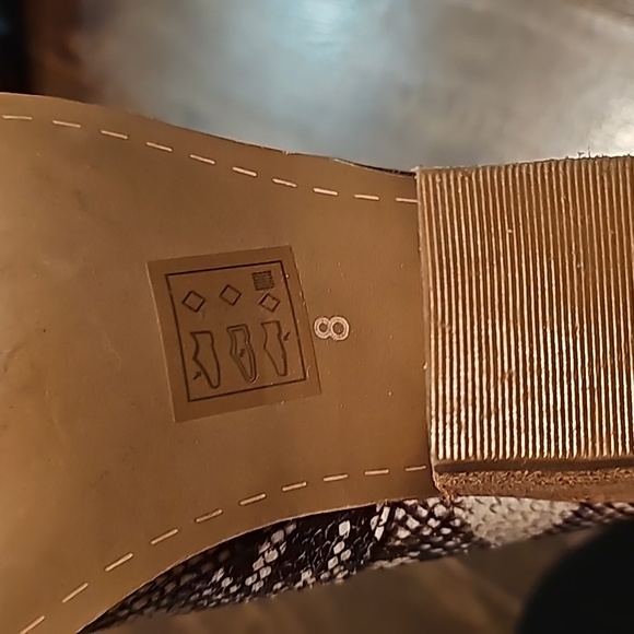 Heeled bootie - Picture 4 of 4